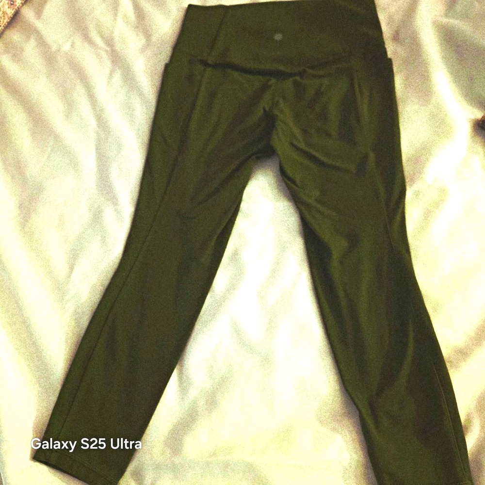 Athleta Salutation Stash Pocket II 7/8 High Rise Pocket Leggings Green M